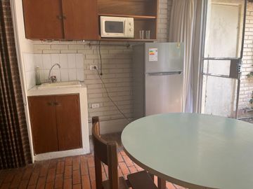BAJÓ DE PRECIO!!!  CASA/TERRENO:  2 FRENTES, AVENIDA Y PARQUE
