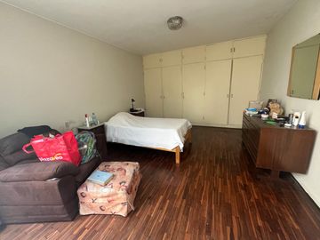 BAJÓ DE PRECIO!!!  CASA/TERRENO:  2 FRENTES, AVENIDA Y PARQUE