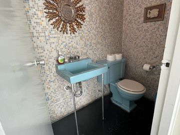 BAJÓ DE PRECIO!!!  CASA/TERRENO:  2 FRENTES, AVENIDA Y PARQUE
