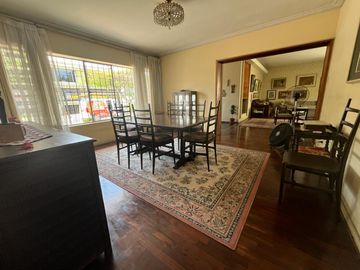 BAJÓ DE PRECIO!!!  CASA/TERRENO:  2 FRENTES, AVENIDA Y PARQUE