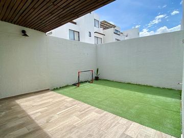 VENTA CASA CON ROOF GARDEN EN SANTA FE JURIQUILLA QUERÉTARO