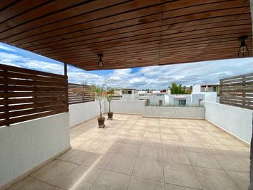 VENTA CASA CON ROOF GARDEN EN SANTA FE JURIQUILLA QUERÉTARO