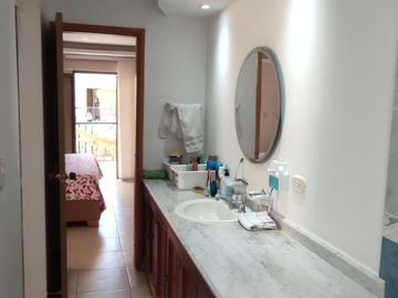 Venta de casa de dos pisos de 205.18 M2,en conjunto cerrado por la calle 8 al oriente de la ciudad.