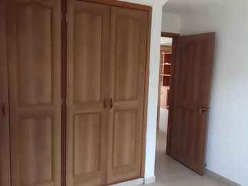 Venta de casa de dos pisos de 205.18 M2,en conjunto cerrado por la calle 8 al oriente de la ciudad.