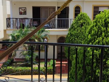 Venta de casa de dos pisos de 205.18 M2,en conjunto cerrado por la calle 8 al oriente de la ciudad.
