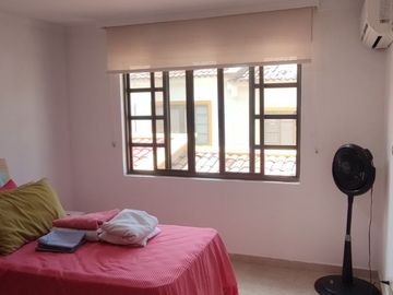 Venta de casa de dos pisos de 205.18 M2,en conjunto cerrado por la calle 8 al oriente de la ciudad.