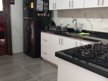 Venta de casa de dos pisos de 205.18 M2,en conjunto cerrado por la calle 8 al oriente de la ciudad.