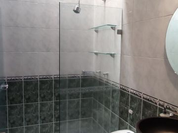 Venta de casa de dos pisos de 205.18 M2,en conjunto cerrado por la calle 8 al oriente de la ciudad.