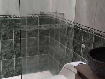 Venta de casa de dos pisos de 205.18 M2,en conjunto cerrado por la calle 8 al oriente de la ciudad.