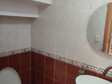 Venta de casa de dos pisos de 205.18 M2,en conjunto cerrado por la calle 8 al oriente de la ciudad.
