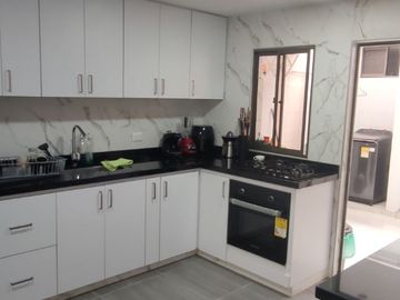 Venta de casa de dos pisos de 205.18 M2,en conjunto cerrado por la calle 8 al oriente de la ciudad.