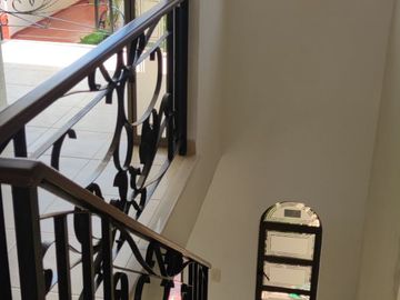 Venta de casa de dos pisos de 205.18 M2,en conjunto cerrado por la calle 8 al oriente de la ciudad.
