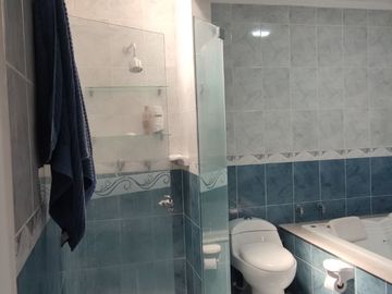 Venta de casa de dos pisos de 205.18 M2,en conjunto cerrado por la calle 8 al oriente de la ciudad.