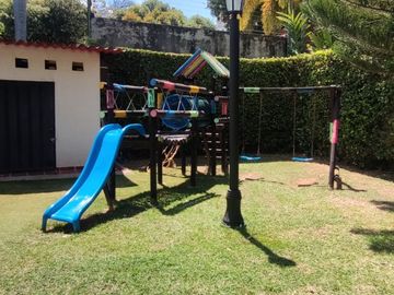 Venta de casa de dos pisos de 205.18 M2,en conjunto cerrado por la calle 8 al oriente de la ciudad.