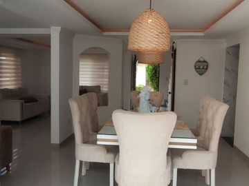 Venta de casa de dos pisos de 205.18 M2,en conjunto cerrado por la calle 8 al oriente de la ciudad.
