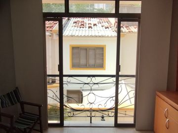 Venta de casa de dos pisos de 205.18 M2,en conjunto cerrado por la calle 8 al oriente de la ciudad.