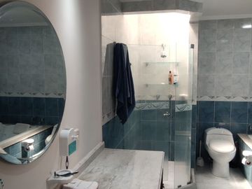 Venta de casa de dos pisos de 205.18 M2,en conjunto cerrado por la calle 8 al oriente de la ciudad.