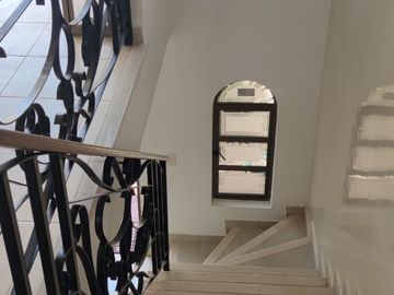 Venta de casa de dos pisos de 205.18 M2,en conjunto cerrado por la calle 8 al oriente de la ciudad.