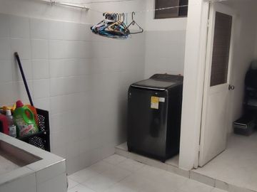Venta de casa de dos pisos de 205.18 M2,en conjunto cerrado por la calle 8 al oriente de la ciudad.