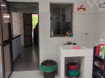 Venta de casa de dos pisos de 205.18 M2,en conjunto cerrado por la calle 8 al oriente de la ciudad.