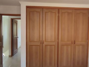 Venta de casa de dos pisos de 205.18 M2,en conjunto cerrado por la calle 8 al oriente de la ciudad.