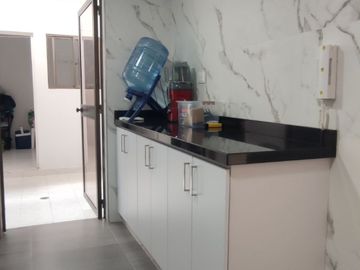 Venta de casa de dos pisos de 205.18 M2,en conjunto cerrado por la calle 8 al oriente de la ciudad.
