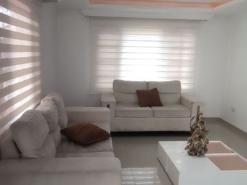 Venta de casa de dos pisos de 205.18 M2,en conjunto cerrado por la calle 8 al oriente de la ciudad.