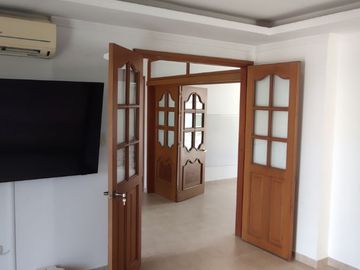 Venta de casa de dos pisos de 205.18 M2,en conjunto cerrado por la calle 8 al oriente de la ciudad.