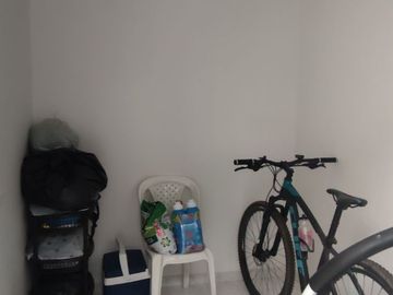 Venta de casa de dos pisos de 205.18 M2,en conjunto cerrado por la calle 8 al oriente de la ciudad.