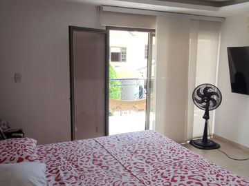 Venta de casa de dos pisos de 205.18 M2,en conjunto cerrado por la calle 8 al oriente de la ciudad.