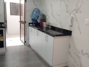 Venta de casa de dos pisos de 205.18 M2,en conjunto cerrado por la calle 8 al oriente de la ciudad.