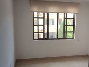 Venta de casa de dos pisos de 205.18 M2,en conjunto cerrado por la calle 8 al oriente de la ciudad.