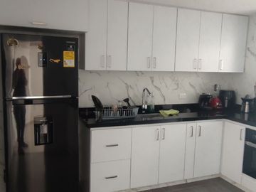 Venta de casa de dos pisos de 205.18 M2,en conjunto cerrado por la calle 8 al oriente de la ciudad.