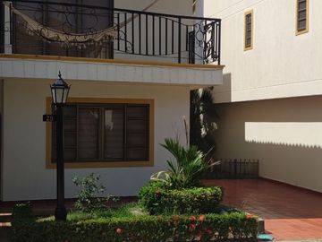 Venta de casa de dos pisos de 205.18 M2,en conjunto cerrado por la calle 8 al oriente de la ciudad.