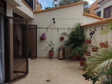 Venta de casa de dos pisos de 205.18 M2,en conjunto cerrado por la calle 8 al oriente de la ciudad.