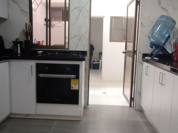 Venta de casa de dos pisos de 205.18 M2,en conjunto cerrado por la calle 8 al oriente de la ciudad.