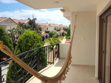Venta de casa de dos pisos de 205.18 M2,en conjunto cerrado por la calle 8 al oriente de la ciudad.