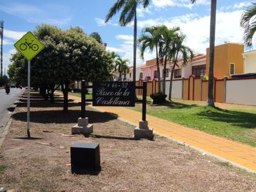 Venta de casa de dos pisos de 205.18 M2,en conjunto cerrado por la calle 8 al oriente de la ciudad.