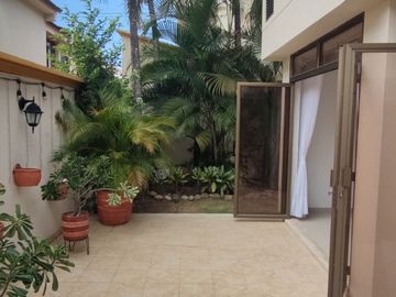 Venta de casa de dos pisos de 205.18 M2,en conjunto cerrado por la calle 8 al oriente de la ciudad.
