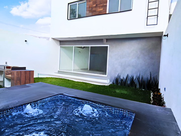 HERMOSA CASA TOTALMENTE NUEVA, MINIMALISTA, CON UN DISEÑO ÚNICO Y JAMÁS REPETIDO DENTRO DEL FRACCIONAMIENTO ÁRBOLEDA DEL “CENTENARIO” UBICADO EN CASAS