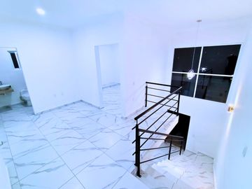 HERMOSA CASA TOTALMENTE NUEVA, MINIMALISTA, CON UN DISEÑO ÚNICO Y JAMÁS REPETIDO DENTRO DEL FRACCIONAMIENTO ÁRBOLEDA DEL “CENTENARIO” UBICADO EN CASAS