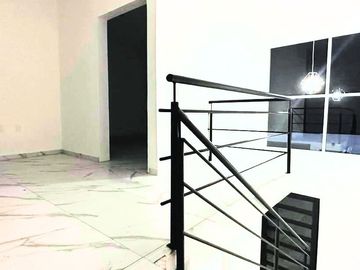 HERMOSA CASA TOTALMENTE NUEVA, MINIMALISTA, CON UN DISEÑO ÚNICO Y JAMÁS REPETIDO DENTRO DEL FRACCIONAMIENTO ÁRBOLEDA DEL “CENTENARIO” UBICADO EN CASAS