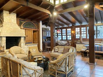Amplia residencia, Rinconada Alta