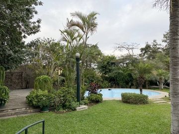 Amplia residencia, Rinconada Alta