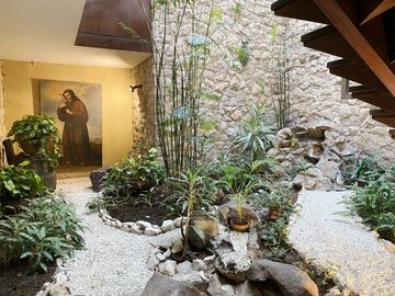 Amplia residencia, Rinconada Alta