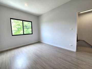 Townhome for sale, corner house, Siri Place Village, Rangsit, spacious area. Located at the beginning of the project, near the clubhouse, swimming poo