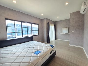 Townhome for sale, corner house, Siri Place Village, Rangsit, spacious area. Located at the beginning of the project, near the clubhouse, swimming poo