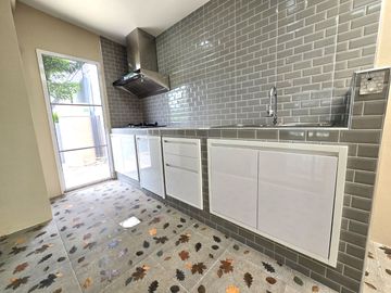 Townhome for sale, corner house, Siri Place Village, Rangsit, spacious area. Located at the beginning of the project, near the clubhouse, swimming poo