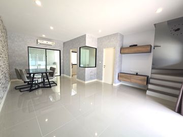 Townhome for sale, corner house, Siri Place Village, Rangsit, spacious area. Located at the beginning of the project, near the clubhouse, swimming poo