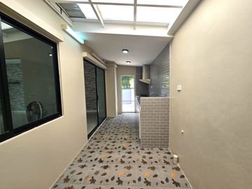 Townhome for sale, corner house, Siri Place Village, Rangsit, spacious area. Located at the beginning of the project, near the clubhouse, swimming poo